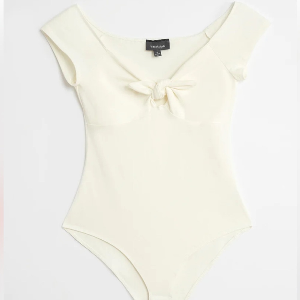 ModCloth Bow On Tie-Front Bodysuit